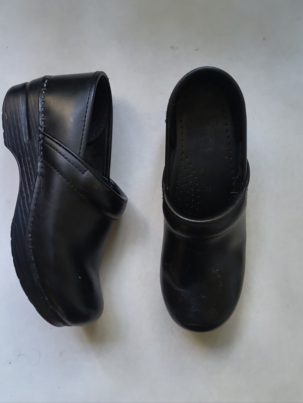 Dansko Black Leather Closed Back Clogs Shoes Women’s EU 39 US 8.5